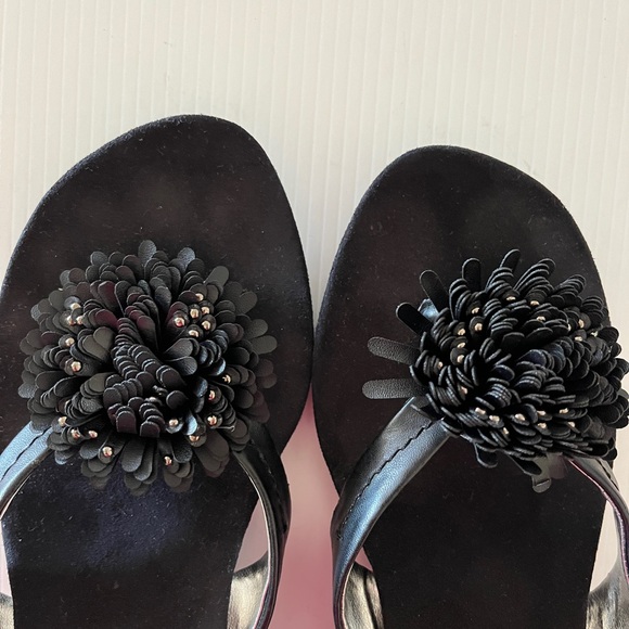 Anne Klein Catrin Black Flower Puff Slip On Thong Wedge Heel Sandal 7 - Picture 3 of 10